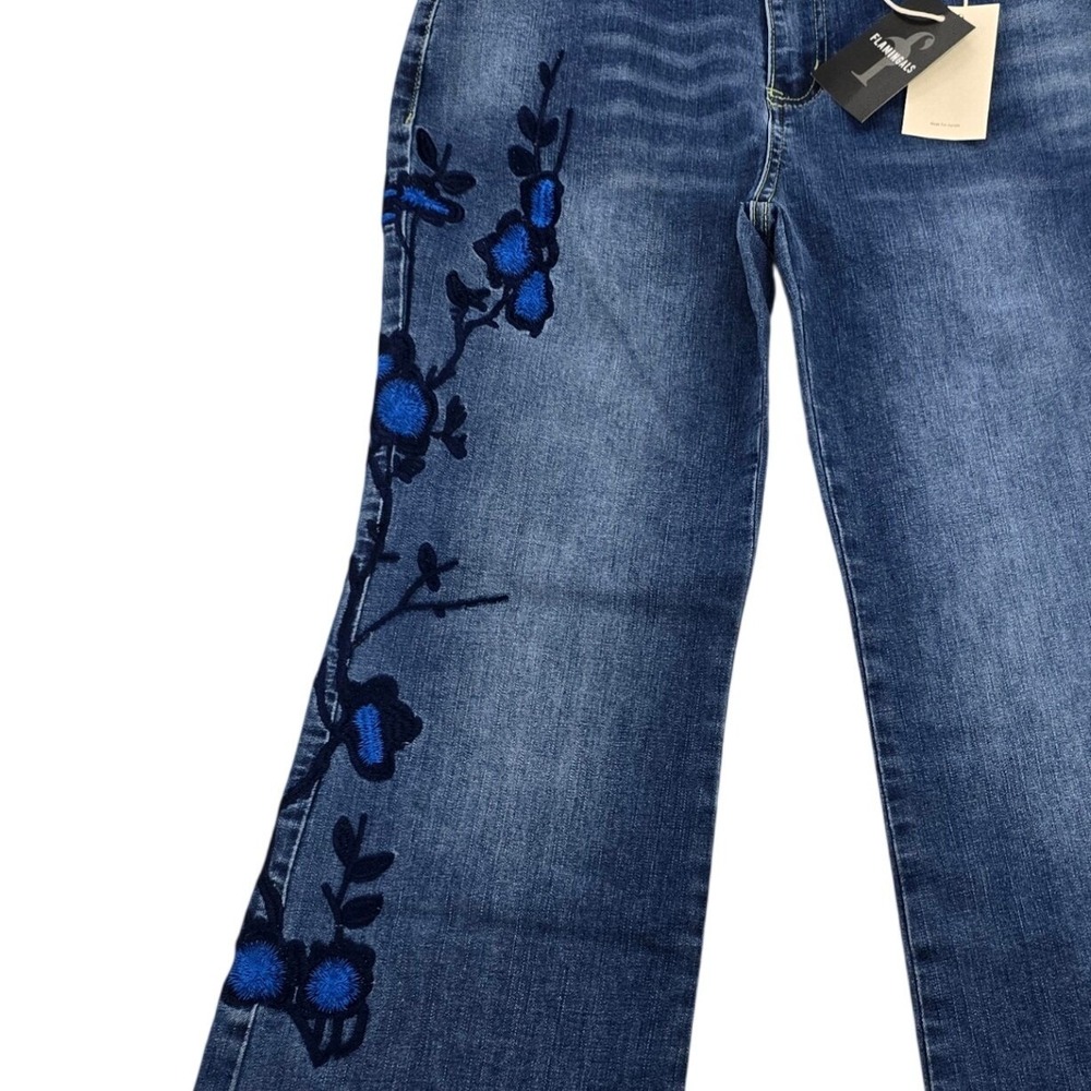 Flamingals Womens Blue Floral Embroidered Flare Jeans Medium Wash Size M‎ NWT - Picture 2 of 8